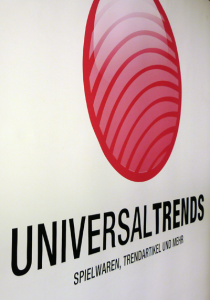 UniversalTrends Logo